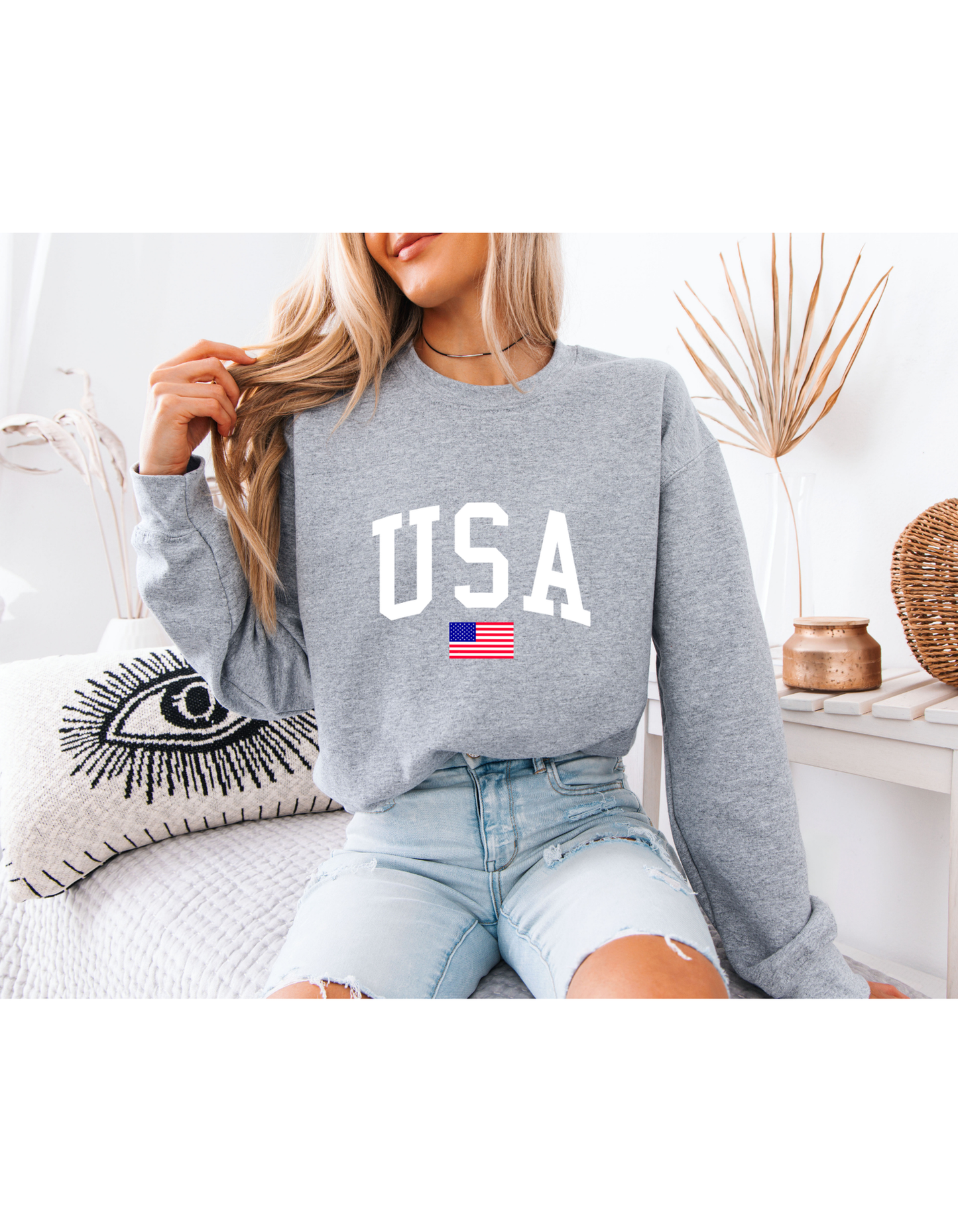 USA Crewneck Sweatshirt, American Flag Graphic Sweatshirt, Oversized USA Pullover, Patriotic Sweatshirt for Women, Minimalist USA Sweater