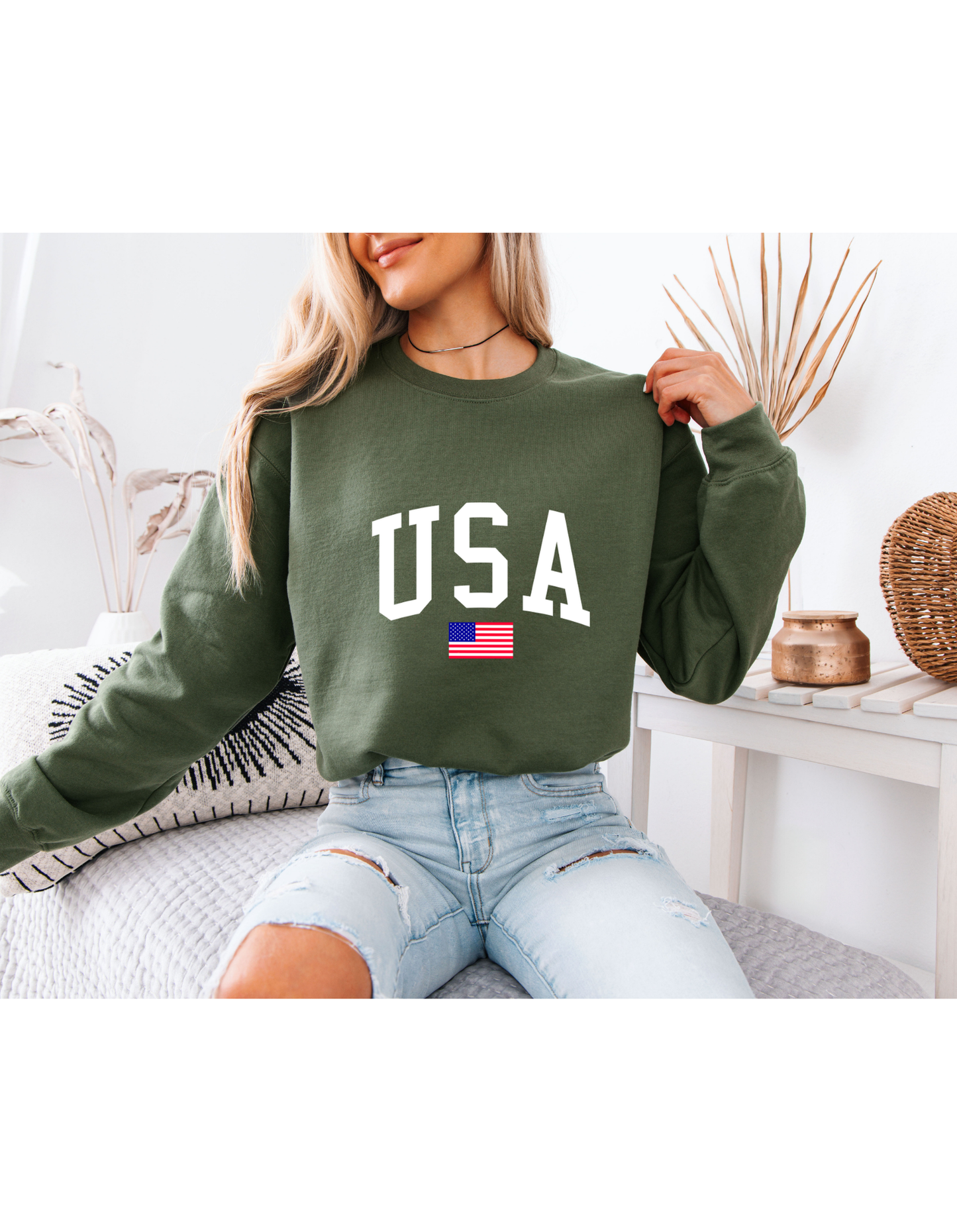 USA Crewneck Sweatshirt, American Flag Graphic Sweatshirt, Oversized USA Pullover, Patriotic Sweatshirt for Women, Minimalist USA Sweater