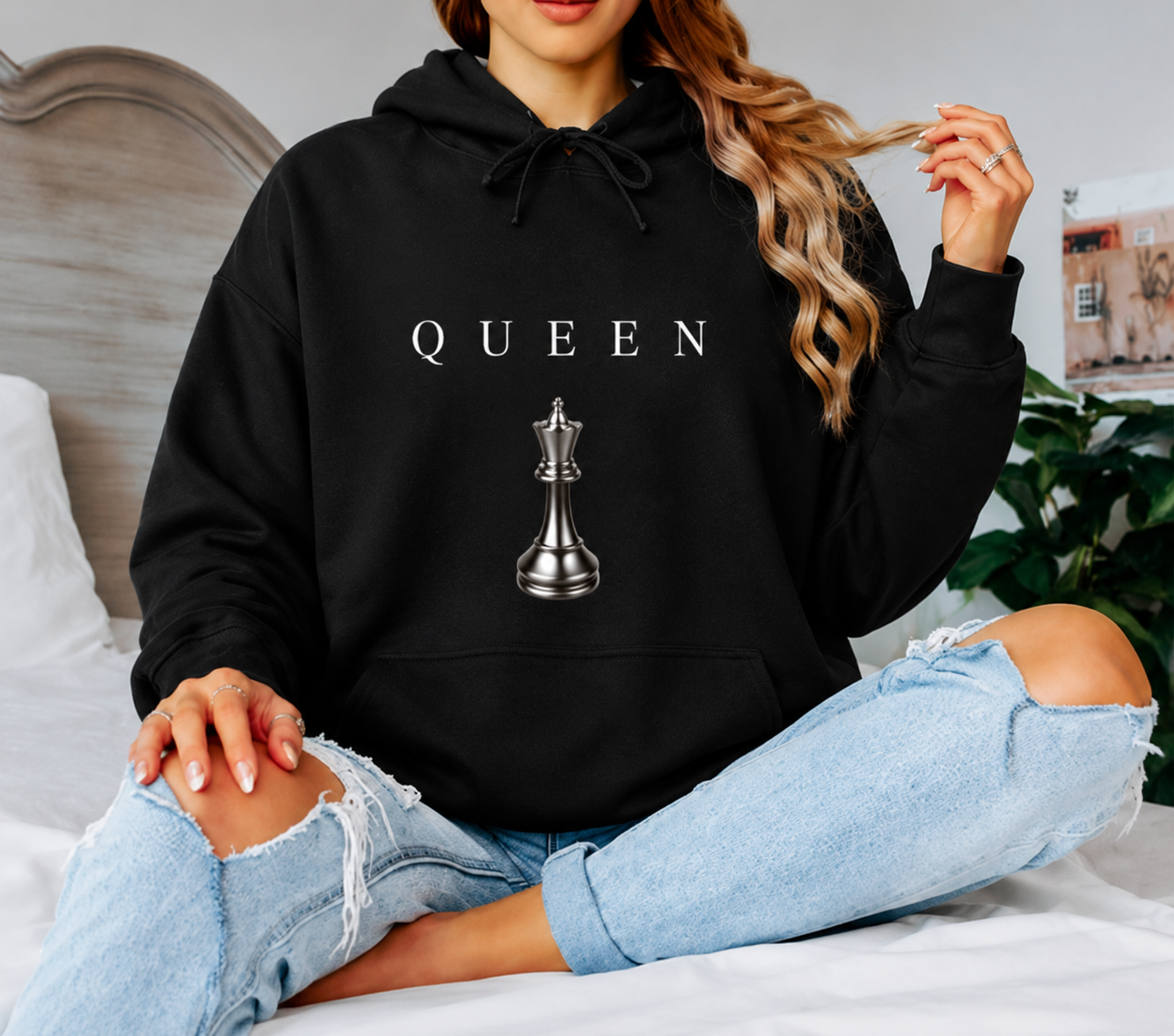 QUEEN Oversized Hoodie Women’s Minimal Chess Graphic Sweatshirt Luxury Streetwear Pullover
