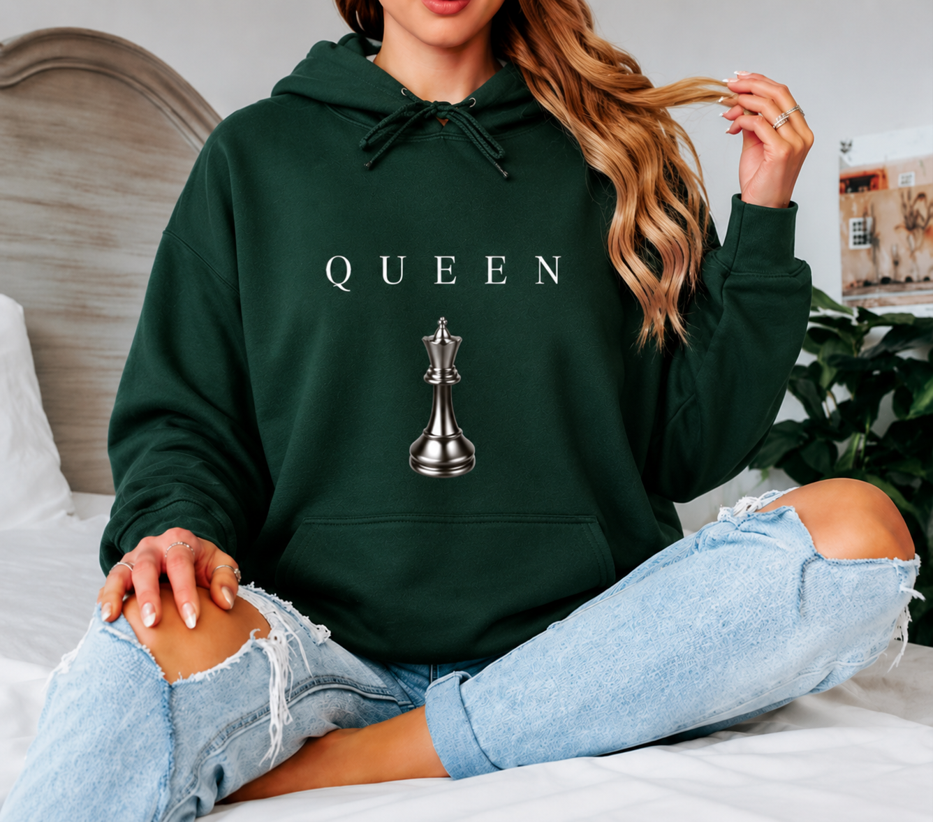 QUEEN Oversized Hoodie Women’s Minimal Chess Graphic Sweatshirt Luxury Streetwear Pullover