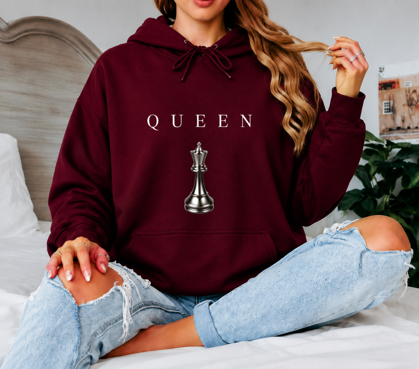QUEEN Oversized Hoodie Women’s Minimal Chess Graphic Sweatshirt Luxury Streetwear Pullover