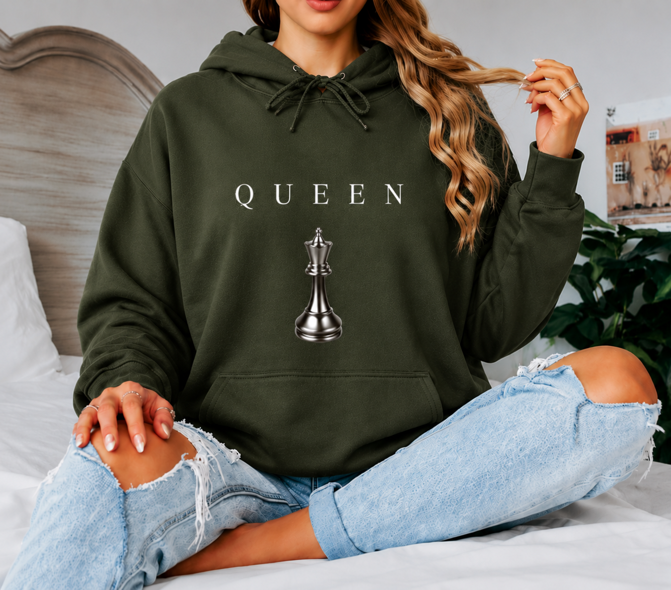 QUEEN Oversized Hoodie Women’s Minimal Chess Graphic Sweatshirt Luxury Streetwear Pullover