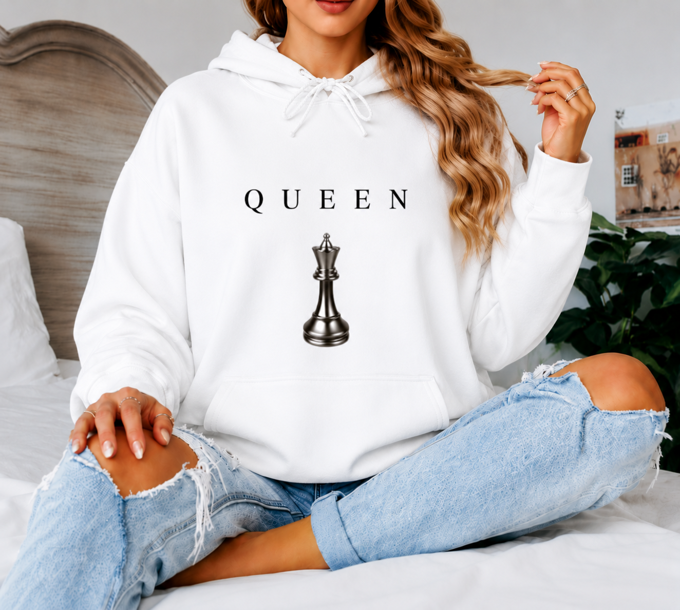 QUEEN Oversized Hoodie Women’s Minimal Chess Graphic Sweatshirt Luxury Streetwear Pullover