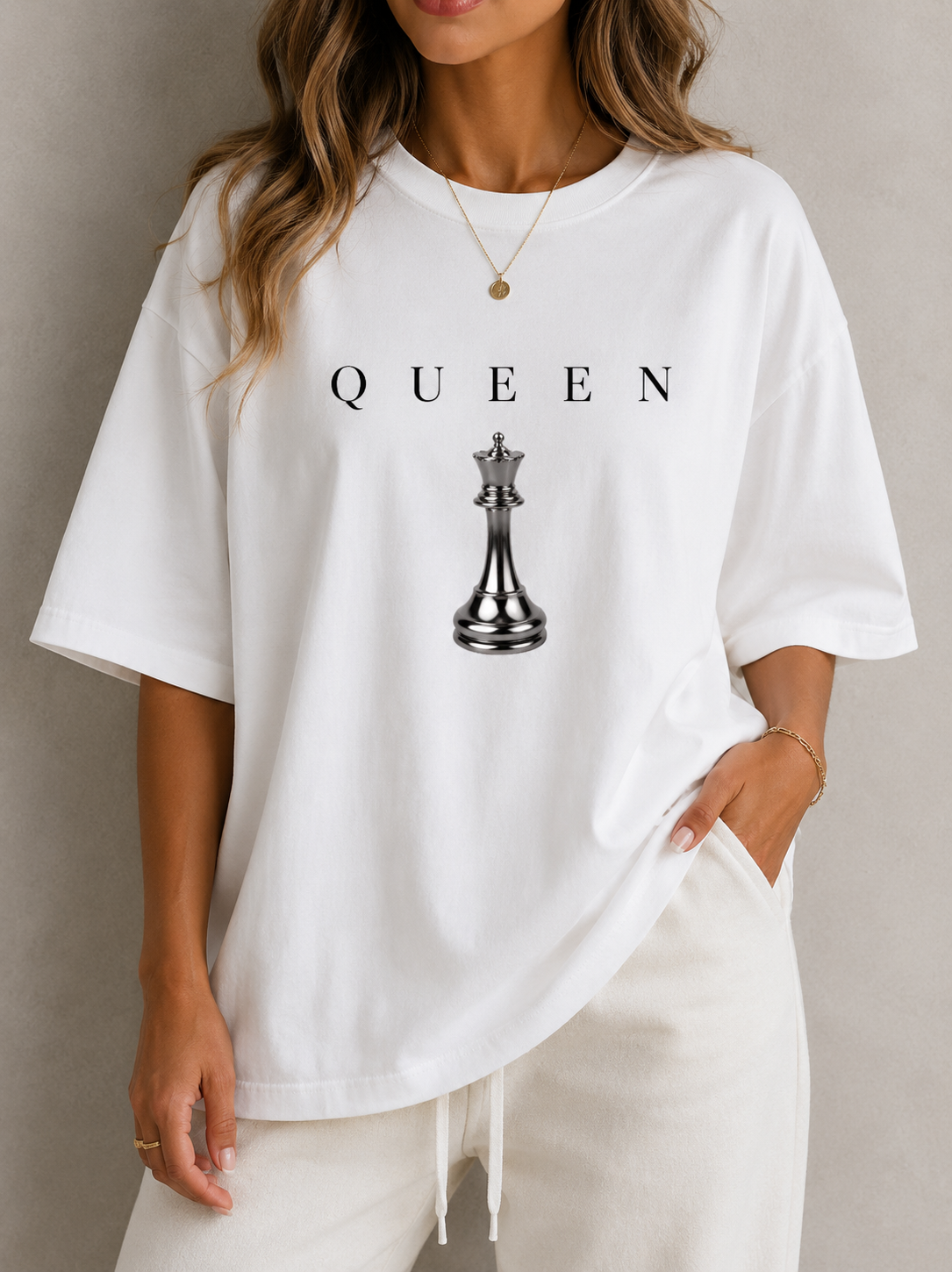 QUEEN Oversized T-Shirt Women’s Minimal Chess Graphic Tee Luxury Streetwear Queen Shirt
